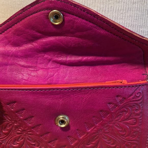 BARBIE PINK FUSCHIA MAGENTA TOOLED LEATHER WALLET PASSPORT CASE - Picture 3 of 9